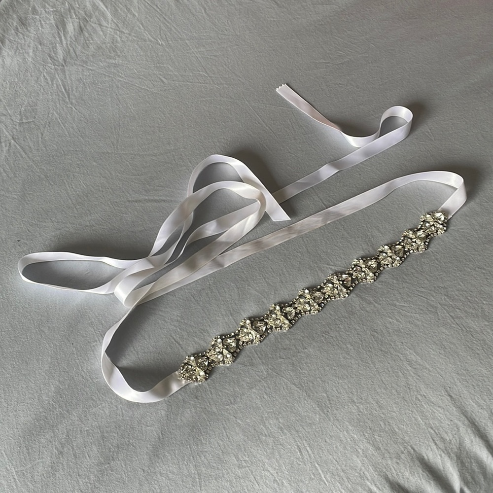 Jewelled ribbon belt
